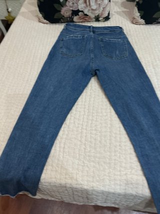 Pantalón pitillo mujer desgastado