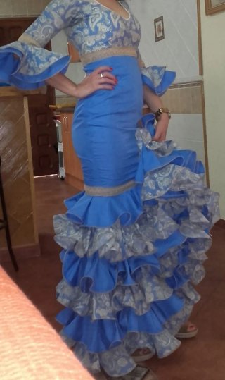 Vestido de gitana azul con volantes