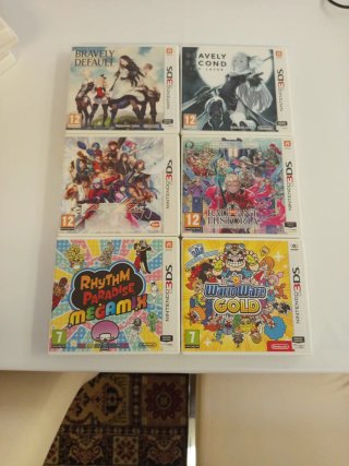 Nintendo 2DS Nera + Caricatore + Giochi