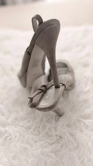 Zapatos de tacón grises