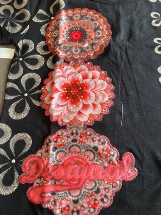 Camiseta Desigual Negra con Flores y Mariposas