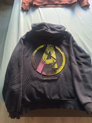 Lote 4 Sudaderas Marvel y Logo. Talla 9-10, 140cm