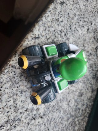 Figura Luigi Mario Kart Kinder