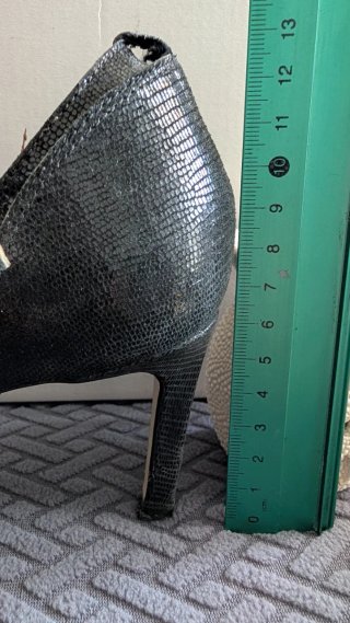 Sandalias de piel negras y plateadas