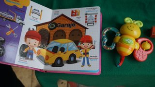 Lote juguetes bebé sonajero, carracas jirafa libro