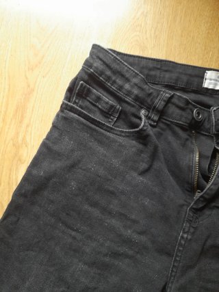 Pantalón vaquero corto negro..