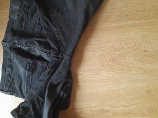 Pantalón vaquero corto negro..