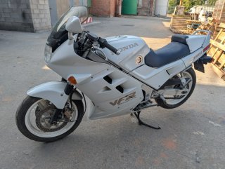 Honda VFR 750 F (1989) Blanca