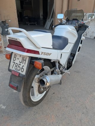 Honda VFR 750 F (1989) Blanca
