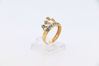 ANILLO GRANDE CORONA CIRCONITAS AZULES. Oro 18k. P