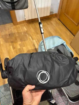 Bugaboo Fox 2 + funda lluvia + Bolso