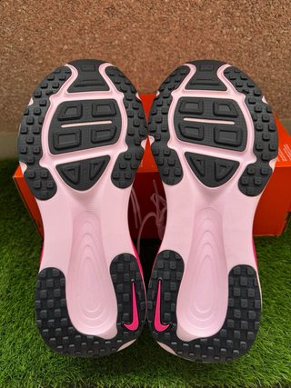 Nike Vomero 18 “Hyper Pink Black”