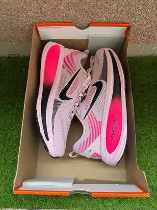 Nike Vomero 18 “Hyper Pink Black”