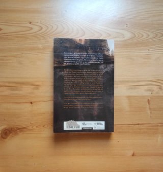 Elantris (Spanish Edition) - Brandon Sanderson