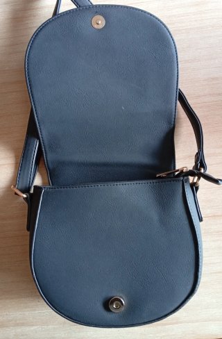 Bolso negro con diseño mandala