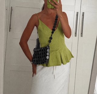 Bolso negro con detalles verdes