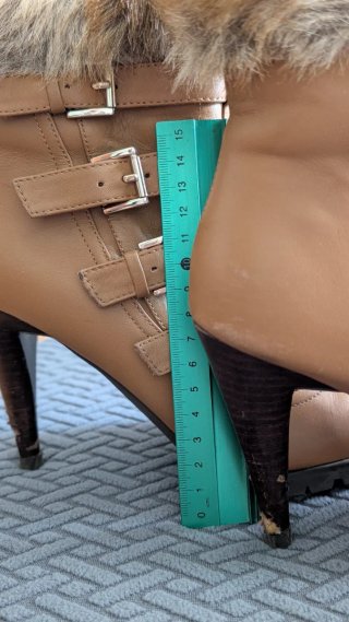 Botines de piel con tacón y hebillas