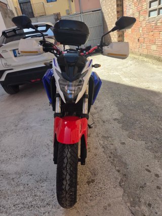 Honda CB500F Naked Roja, Blanca y Azul