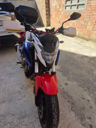 Honda CB500F Naked Roja, Blanca y Azul
