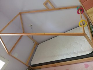 Cama casita de madera