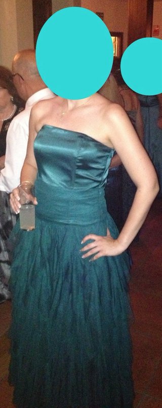 Vestido fiesta verde con volantes