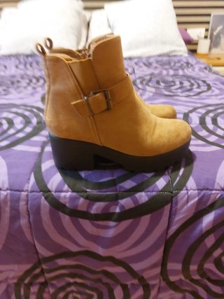 Botines beige/marrón con hebilla