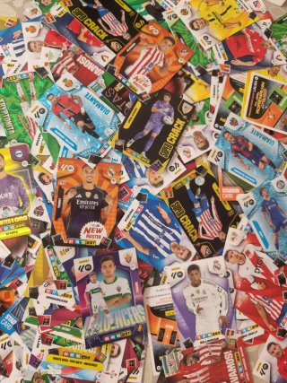 ‼️Se vende o cambio‼️Lote cromos fútbol Adrenalyn