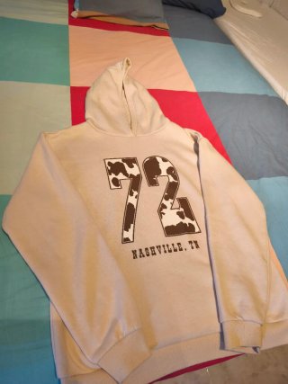 Sudadera chica beige con estampado 72