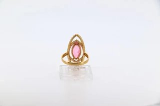 Anillo Lanzadera grande con circonita central rosa