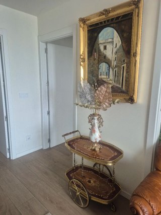 Carrito y cuadro antiguos dorados