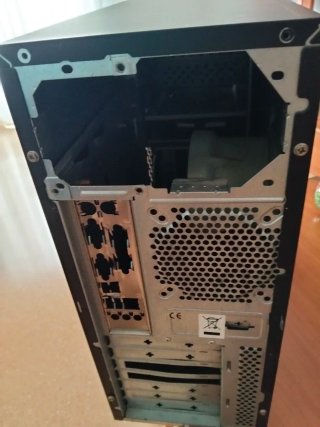 Caja PC Torre LG con Disquetera