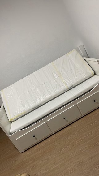 Divan Hemnes Ikea con 2 colchones