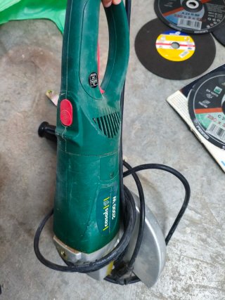 Amoladora y discos de corte