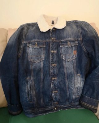 Giubbino jeans UNIFORM con collo in sherpa