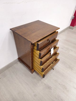 Cómoda Rústica de Roble con Cajones