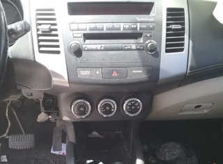 Mando elevalunas del izq peugeot 4999860 8608a187