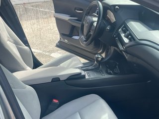 Lexus UX 2022