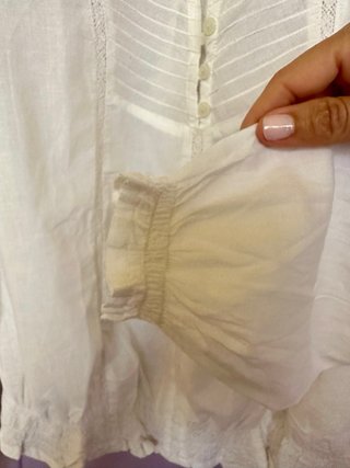 Camisa blanca con bordados