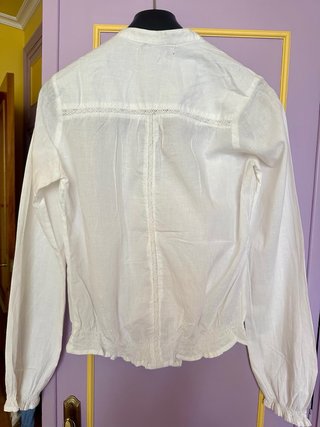 Camisa blanca con bordados