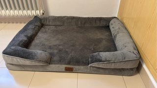 Cama para perro gris casi nueva