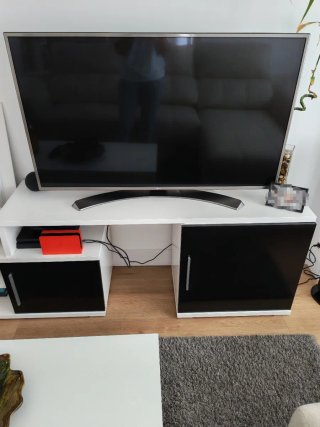 Mueble salón blanco y negro