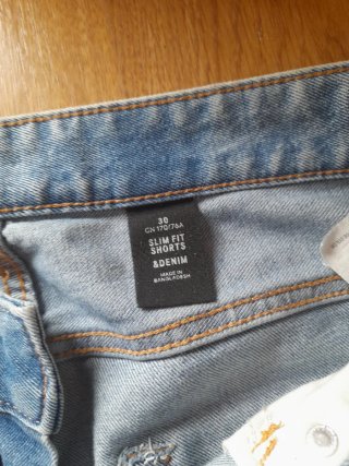 Pantalón corto vaquero chico.