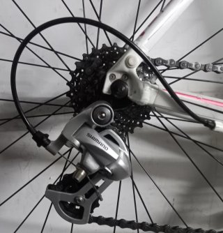 Bicicleta de carretera Giant Blanca