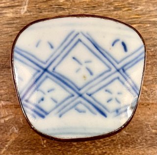 Cajita vintage en porcelana azul y metal repujado