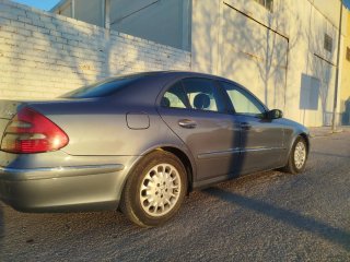 Mercedes-Benz e 220  2004