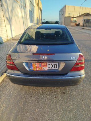 Mercedes-Benz e 220  2004
