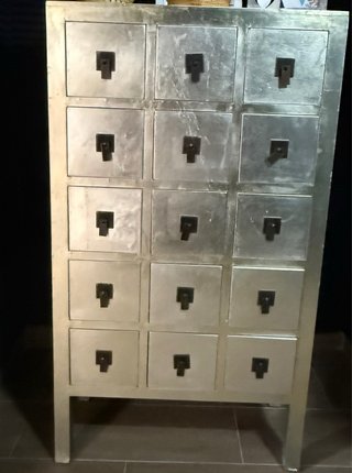 Mueble de entrada plateado