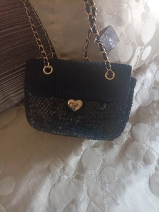 Bolso negro lentejuelas corazón dorado