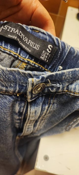 Falda vaquera desgastada