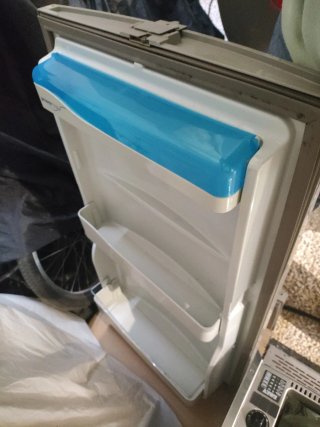Frigorífico Dometic y Horno a GAS. AUTOCARAVANAS
